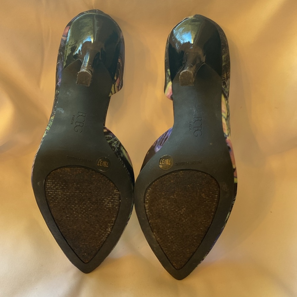 Stunning BCBG size 7 heels - Picture 5 of 10